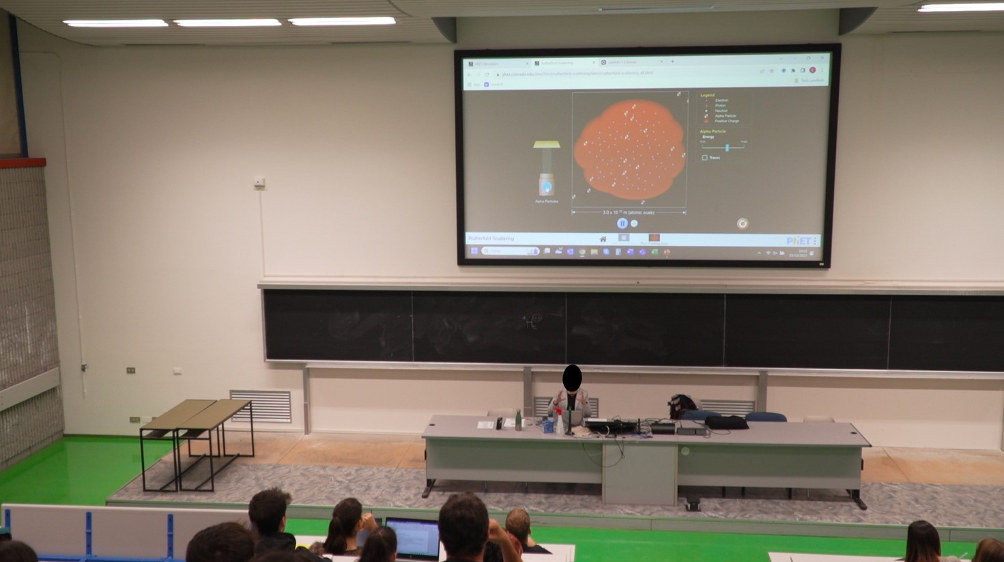 A classroom with a large screen

AI-generated content may be incorrect.